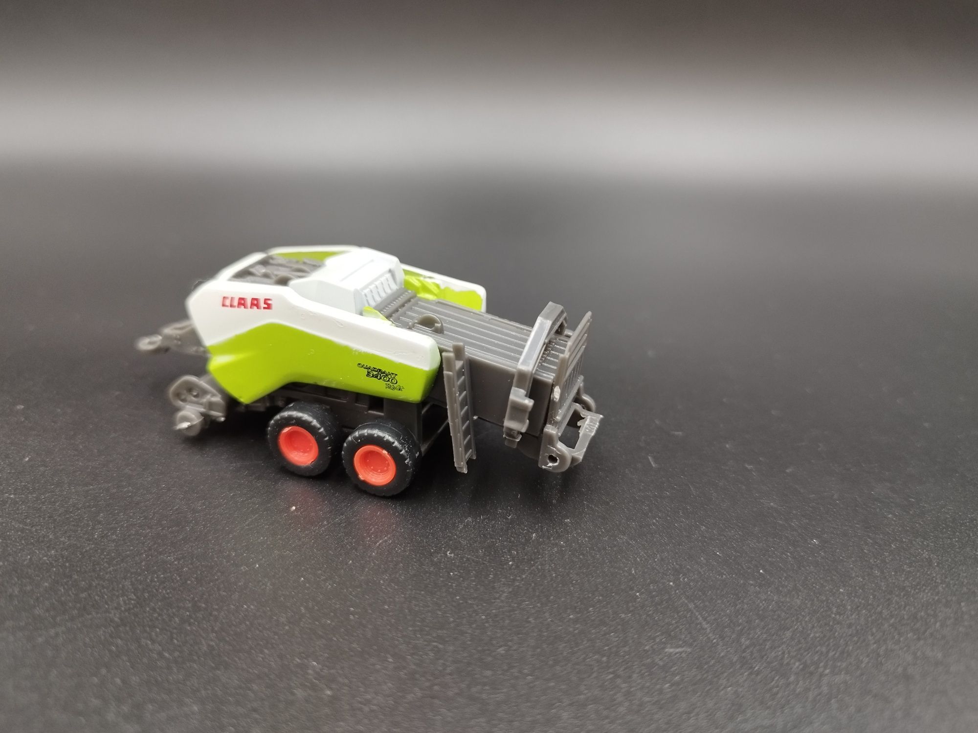 1:58 Norev Mini-jet Claas Quantum 3400 przyczepa model model nowy