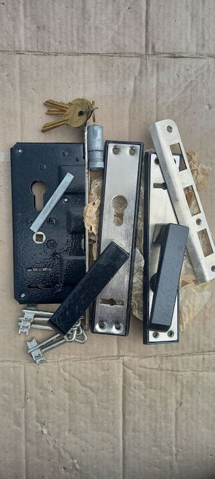 Продам  Новый  Замок  Дверной