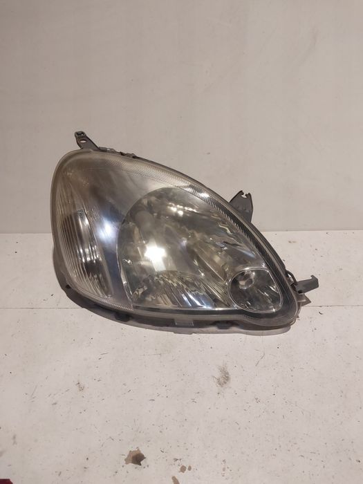 Toyota yaris Lift I 1 prawa lampa przednia reflektor prawy