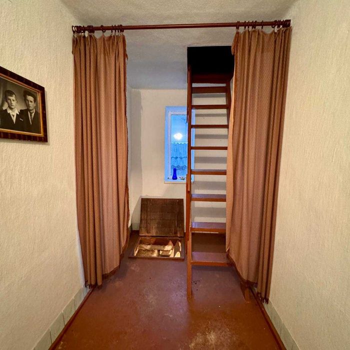 Великий будинок  в центрі села Нижнів!