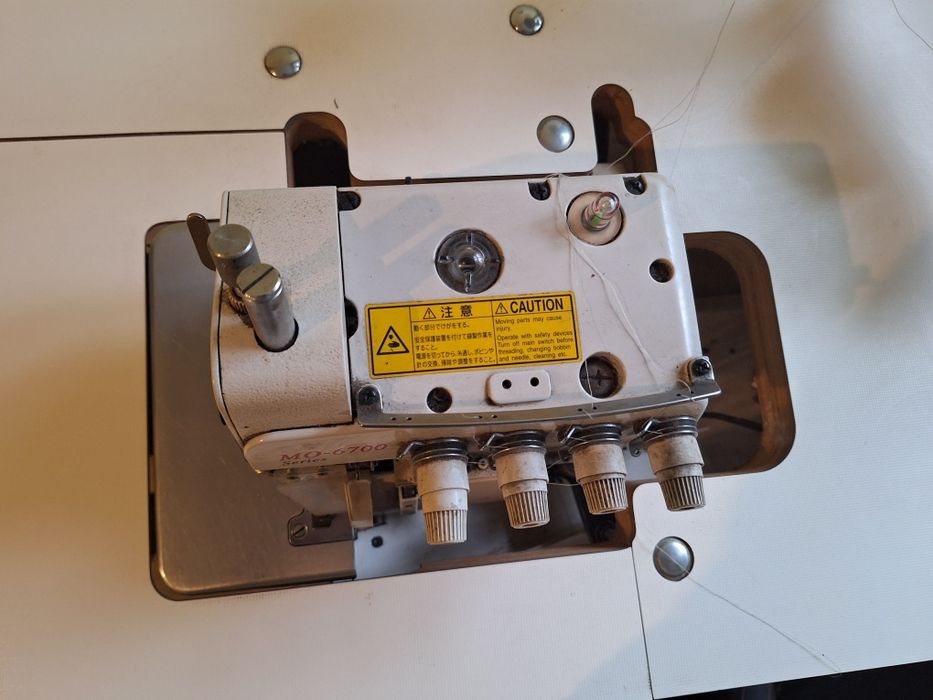Maszyna overlock MO-6714S