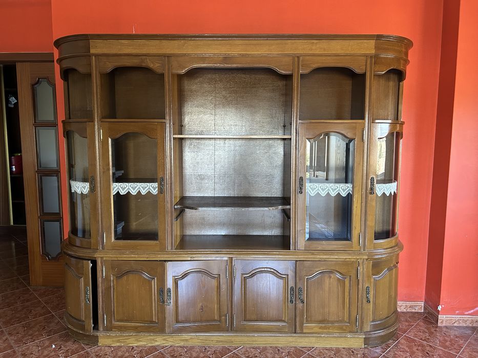 Movél de sala cristaleira em madeira