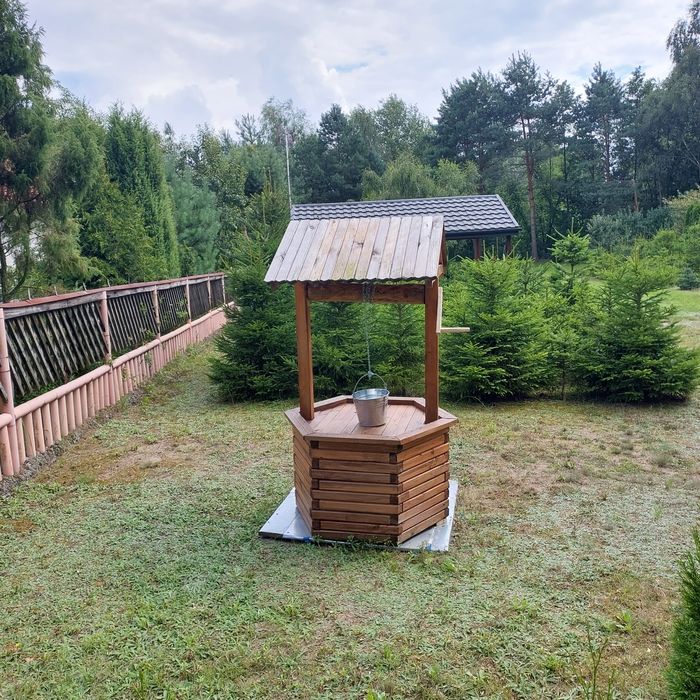 Studnia ozdobna drewniana