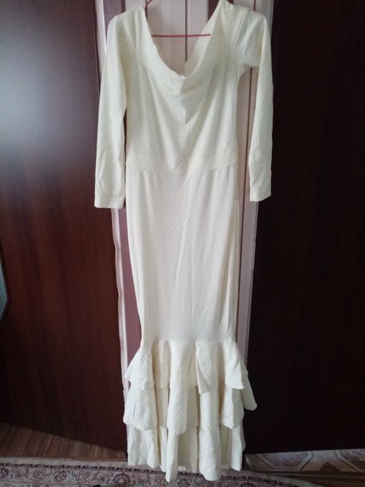 Продам довгу жіночу сукню