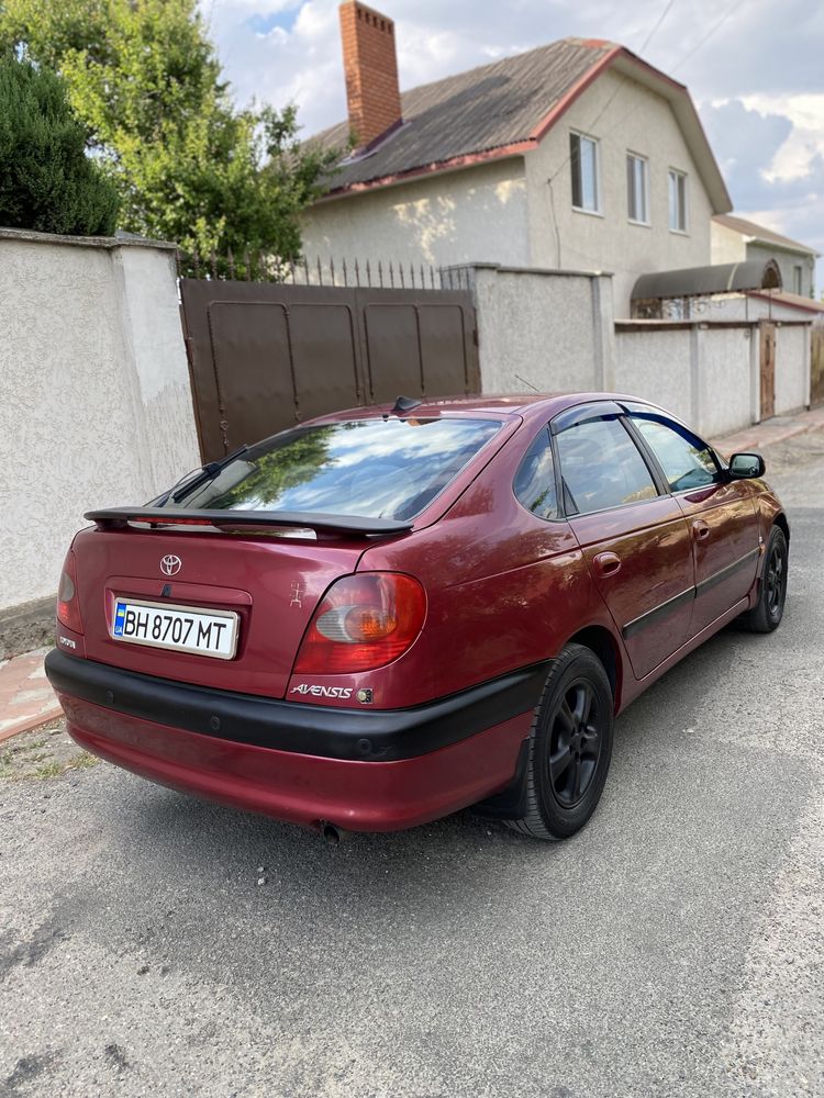 Toyota Avensis 2.0 автомат