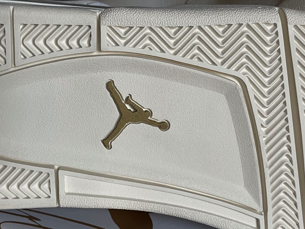 AIR JORDAN 4 - white & gold