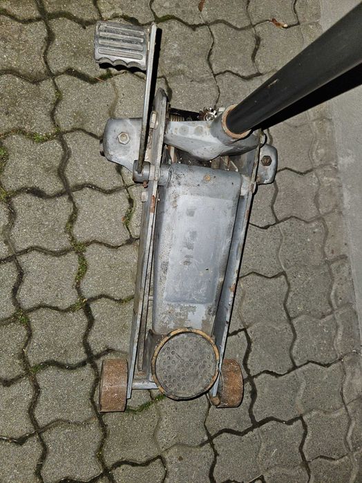 Podnośnik samochodowy