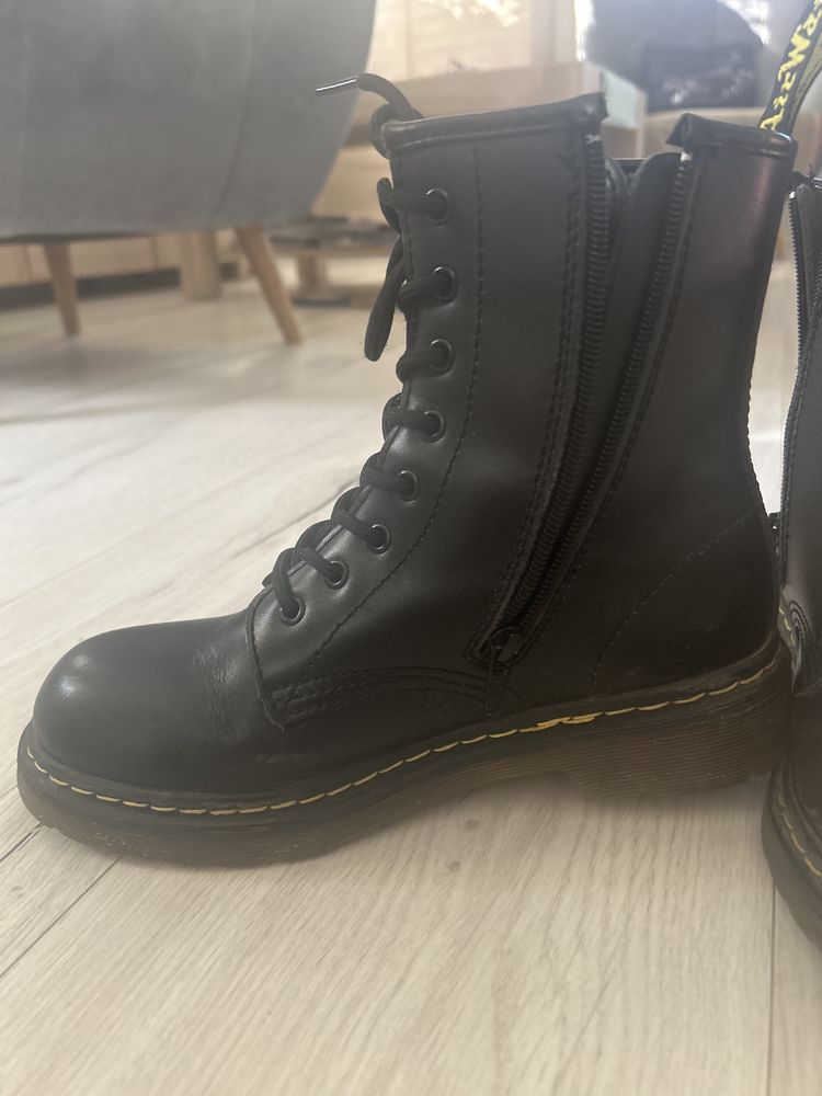 Buty skórzane w typie martensów