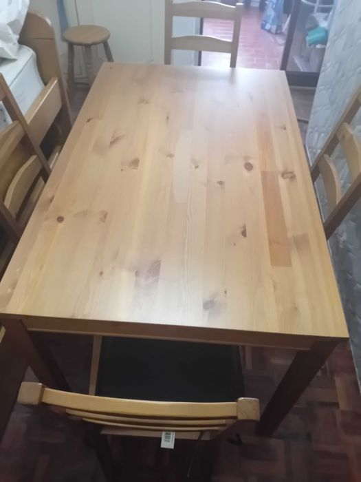 Mesa de jantar com 4 cadeiras