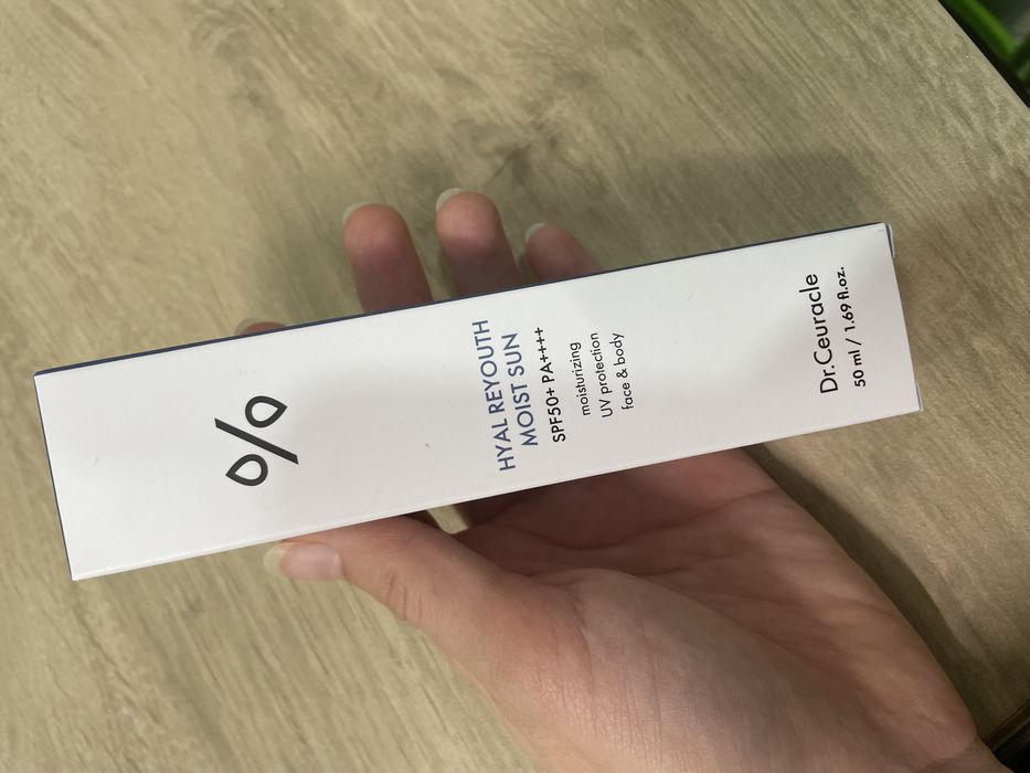 Зволожувальний сонцезахисний крем Dr.Ceuracle Hyal Reyouth SPF 50+