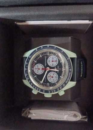 Earth MoonSwatch SO33G100 Omega x Swatch - Green Dial Collector’s Pick