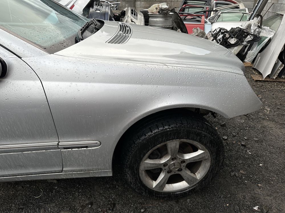 Капот mercedes C220 w203 744 колір