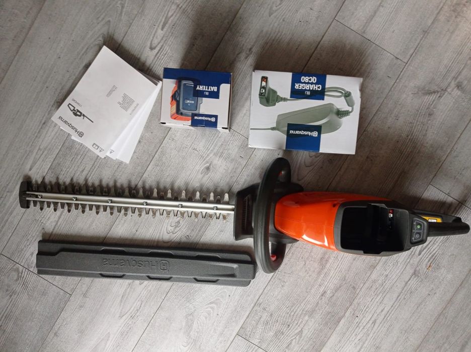 Nożyce do żywopłotu Husqvarna 115HD45, Akumulato BLi20, Ładow BLi QC80