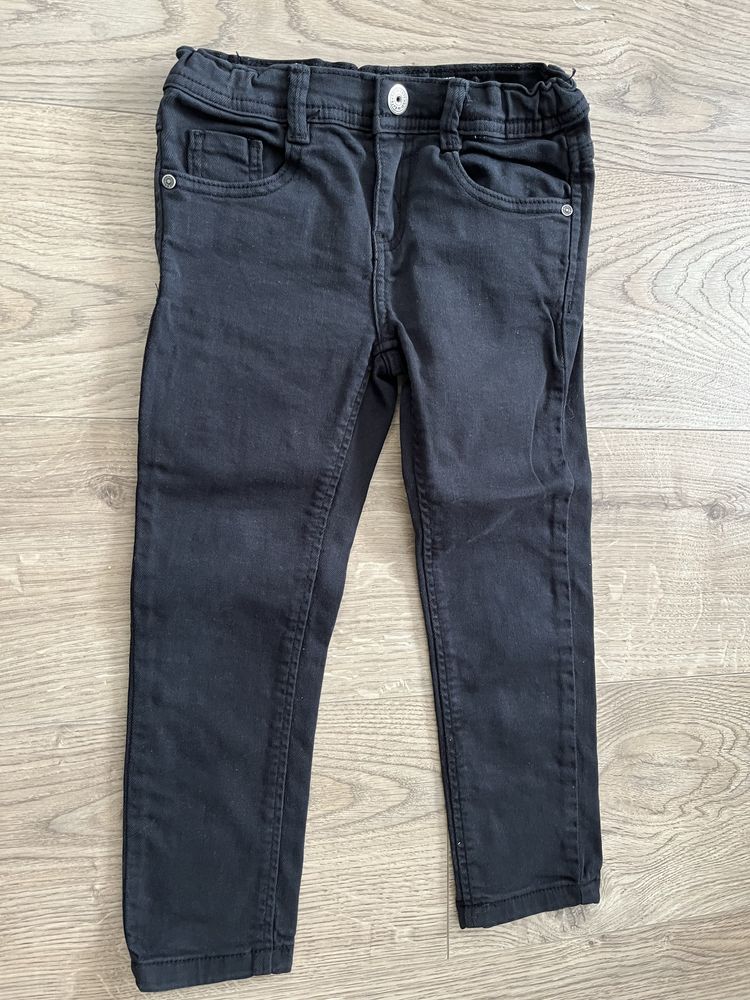 Czarne spodnie chłopiece 98/110