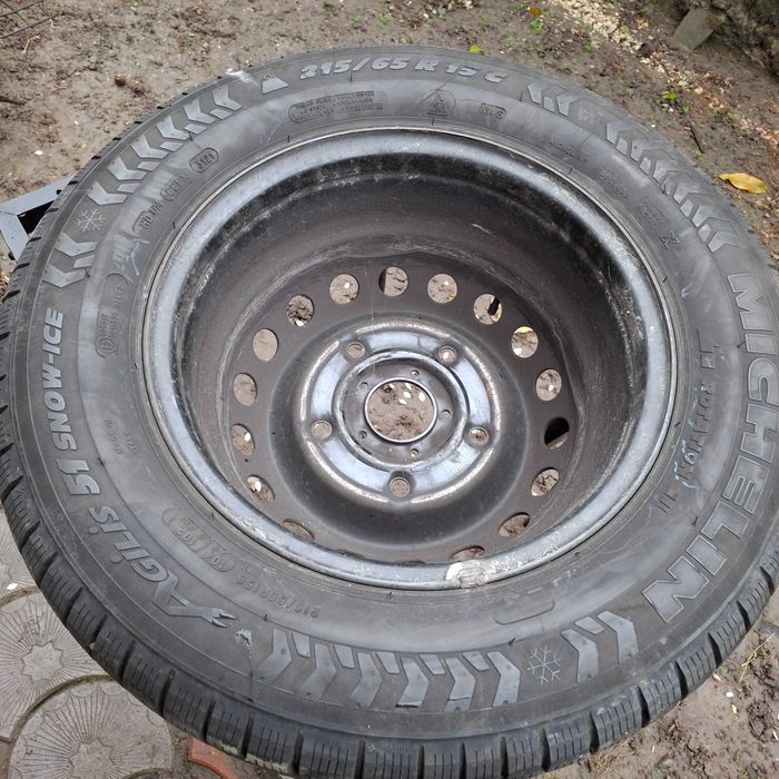 Резіна зимня ,мішелін 215/65/15.