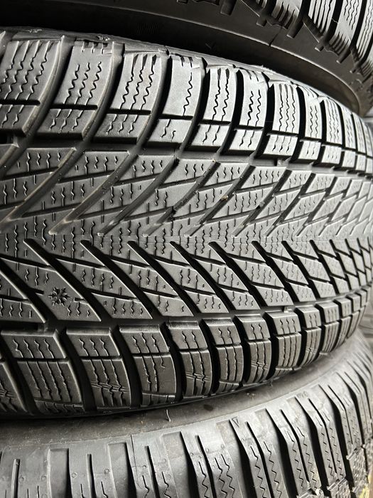 215/55 R17 Goodyear UltraGrip 7+mm 24рік