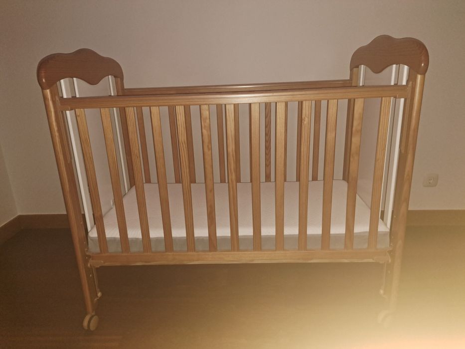 Berço e colchão novo