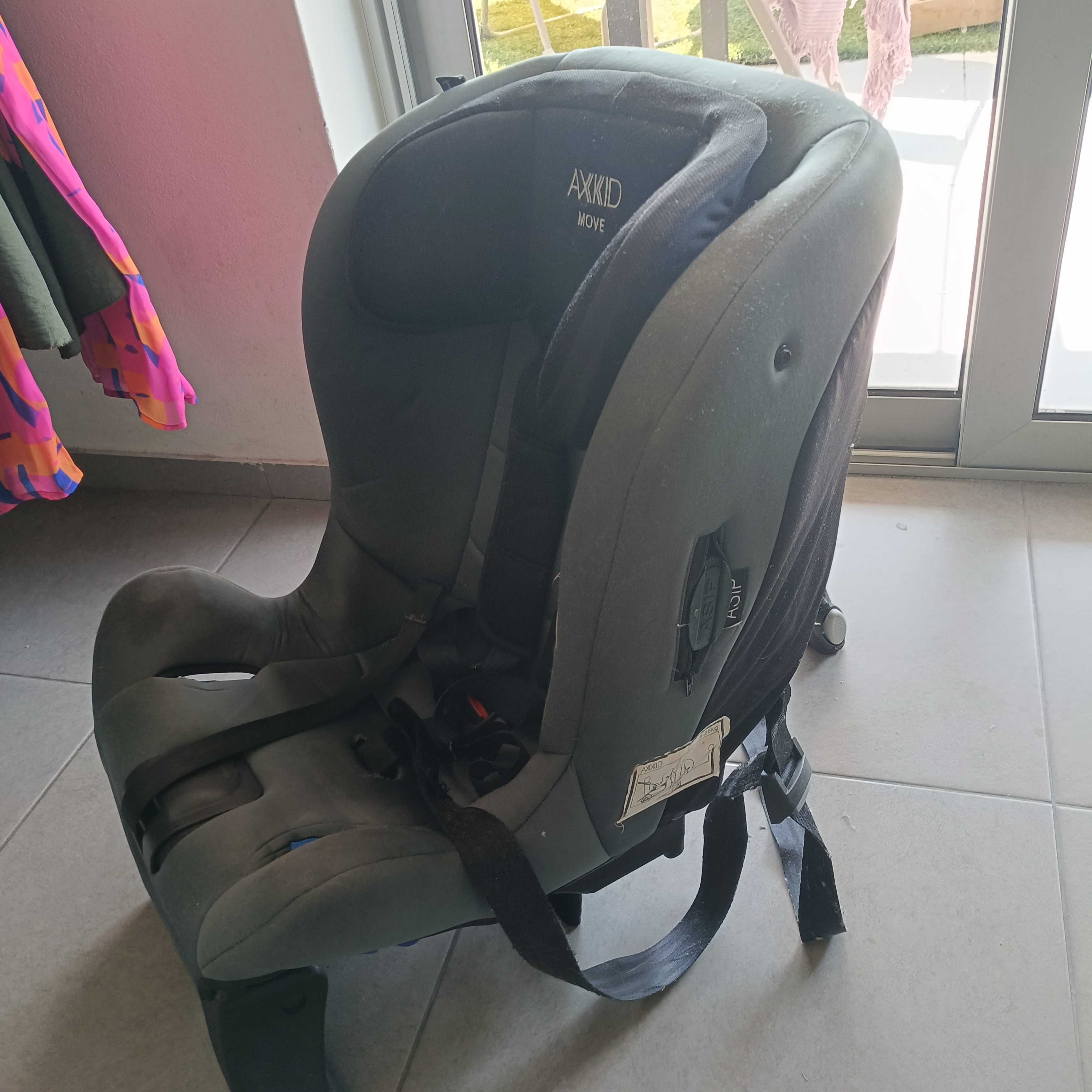 Cadeira auto Axkid move para crianças de 9 a 25 kg