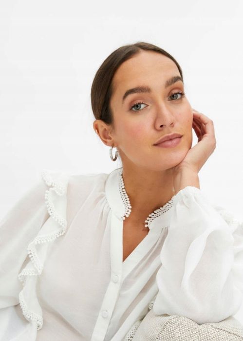 B.P.C bluzka koszulowa śmietankowa z koronką r.44