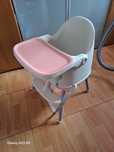 Mesa infantil para comer. e muito mais para um recém-nascido.