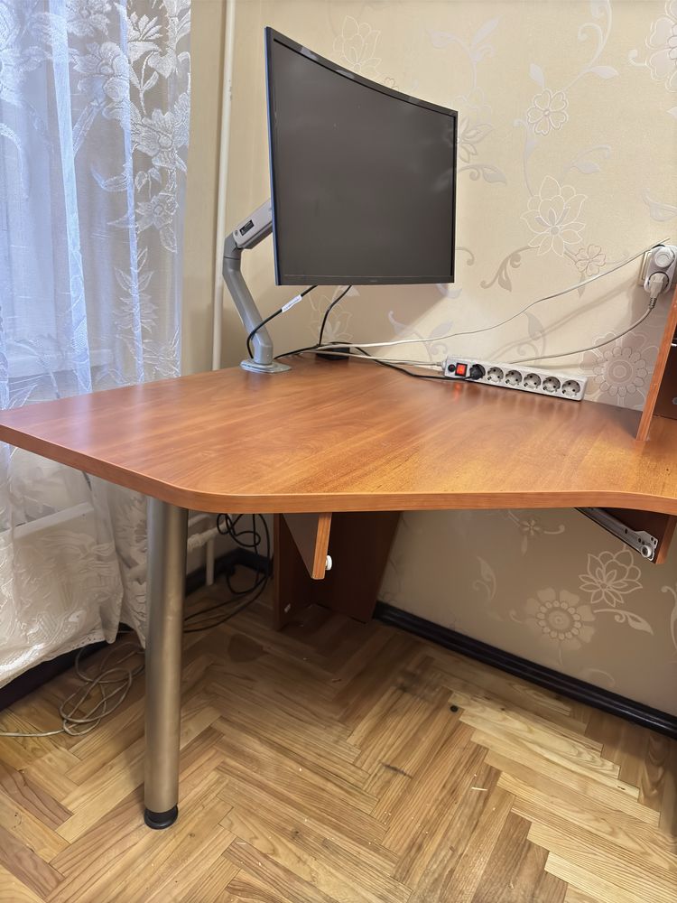 Стіл компьютерний
