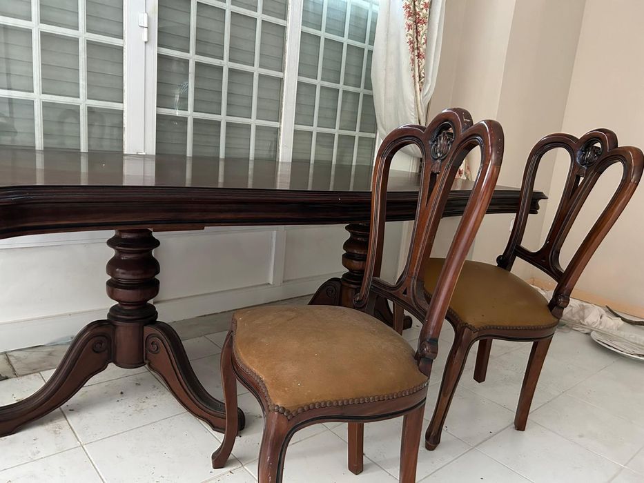 Conjunto louceiro, mesa e 6 cadeiras