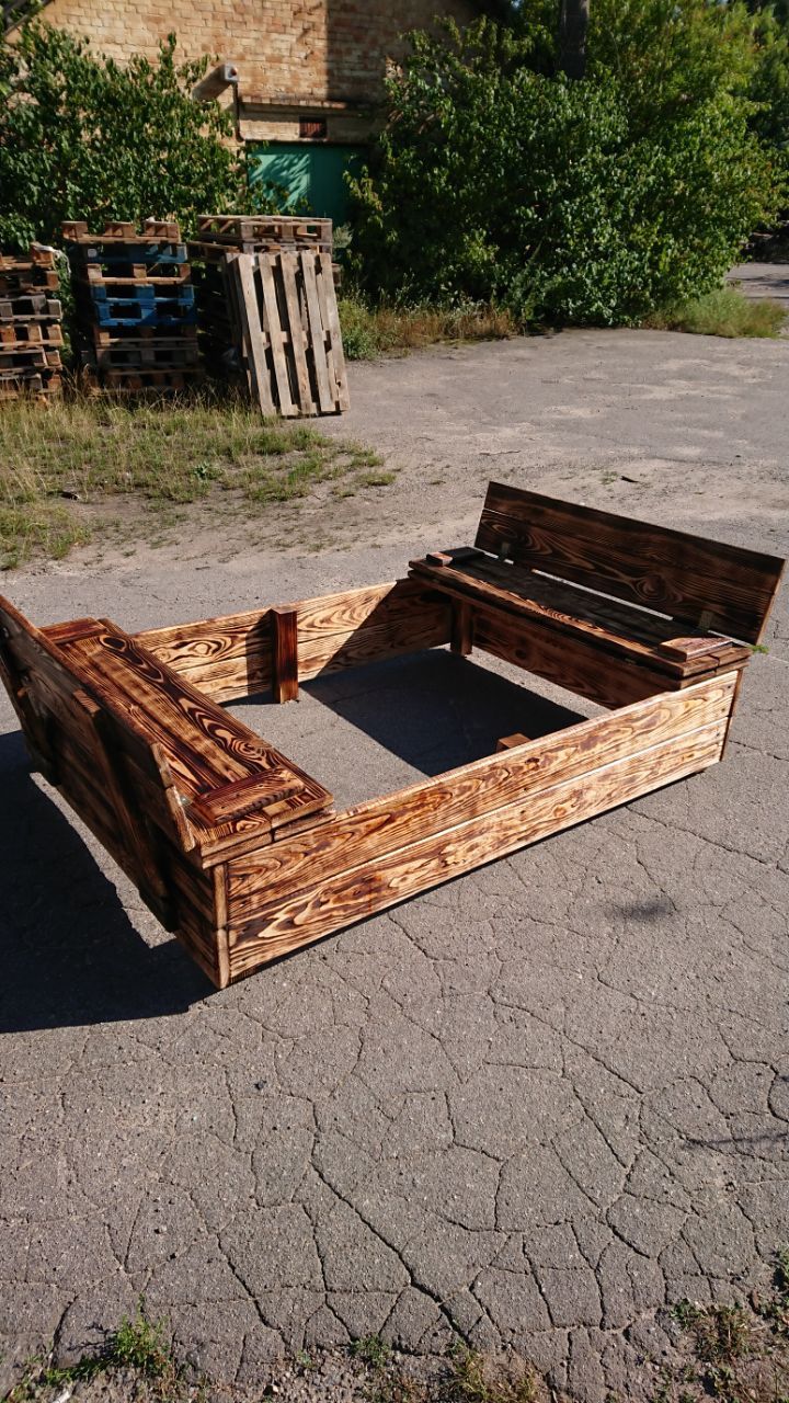 Дитяча дерев'яна пісочниця