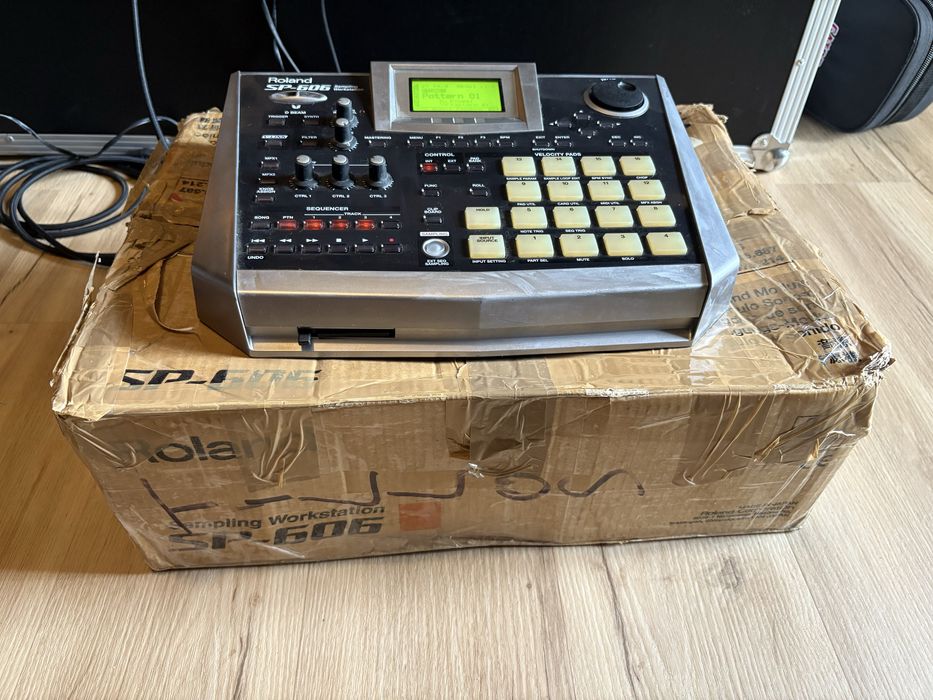 Roland SP 606 sampler raro na caixa original