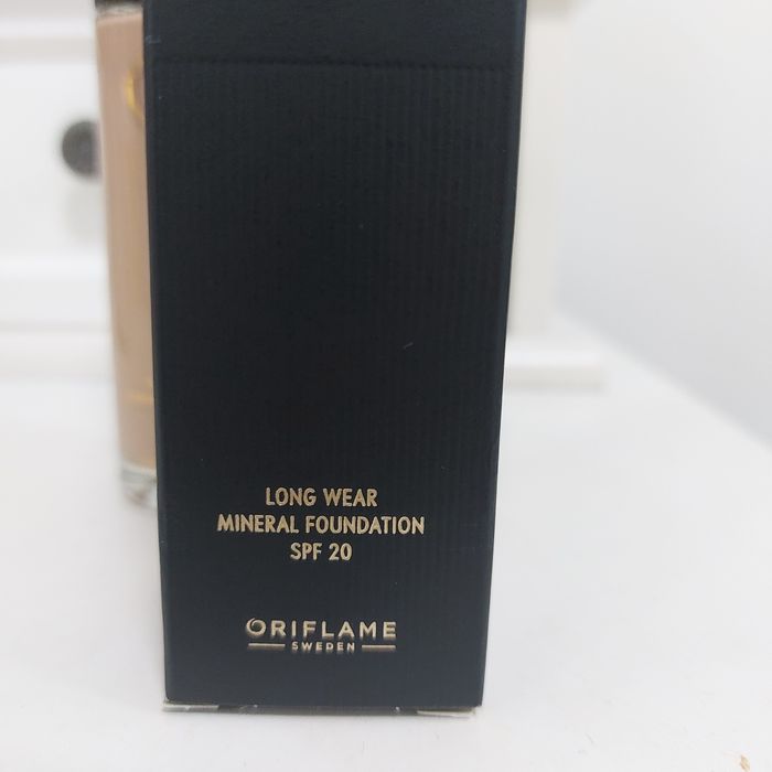 Trwały podkład mineralny Giordani Gold Oriflame natural beige