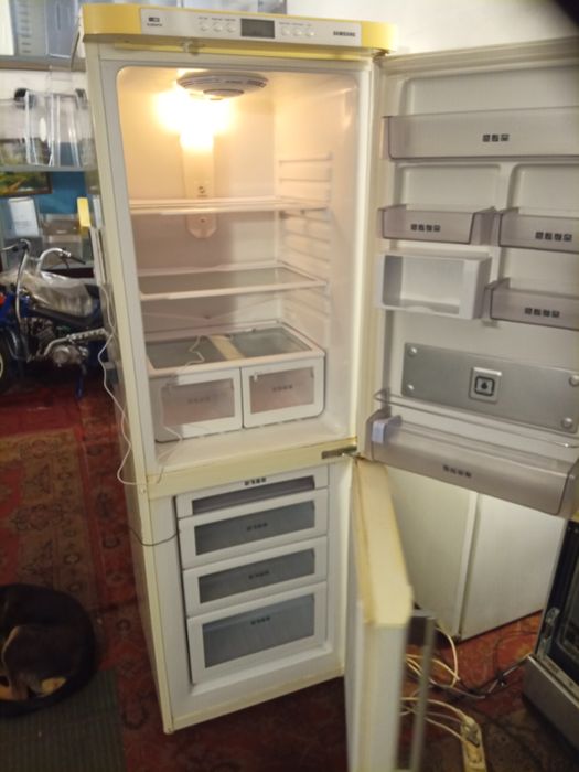 Холодильник Samsung в отличнейшем состоянии