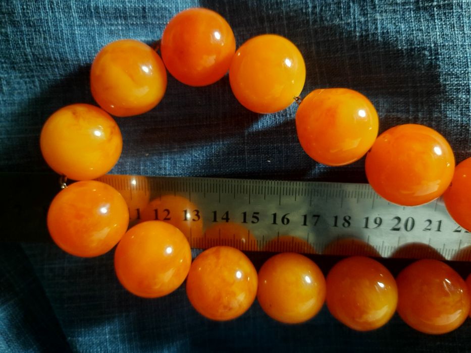 Бусы шары красивые большие из чего не знаю похоже на янтарь