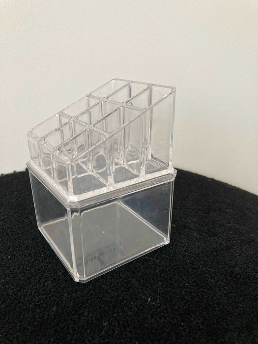 Organizer na kosmetyki np szminki