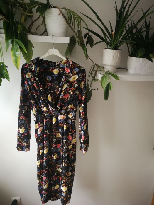 Sukienka kopertowa Boohoo 42 XL plus size wyszczuplająca
Założona raz