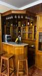 Bar em madeira de ótima qualidade