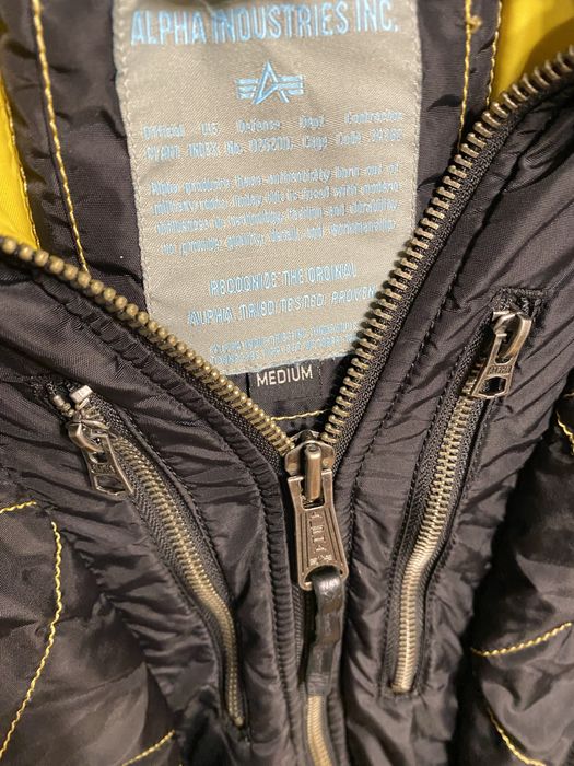 Куртка бренда Alpha Industries