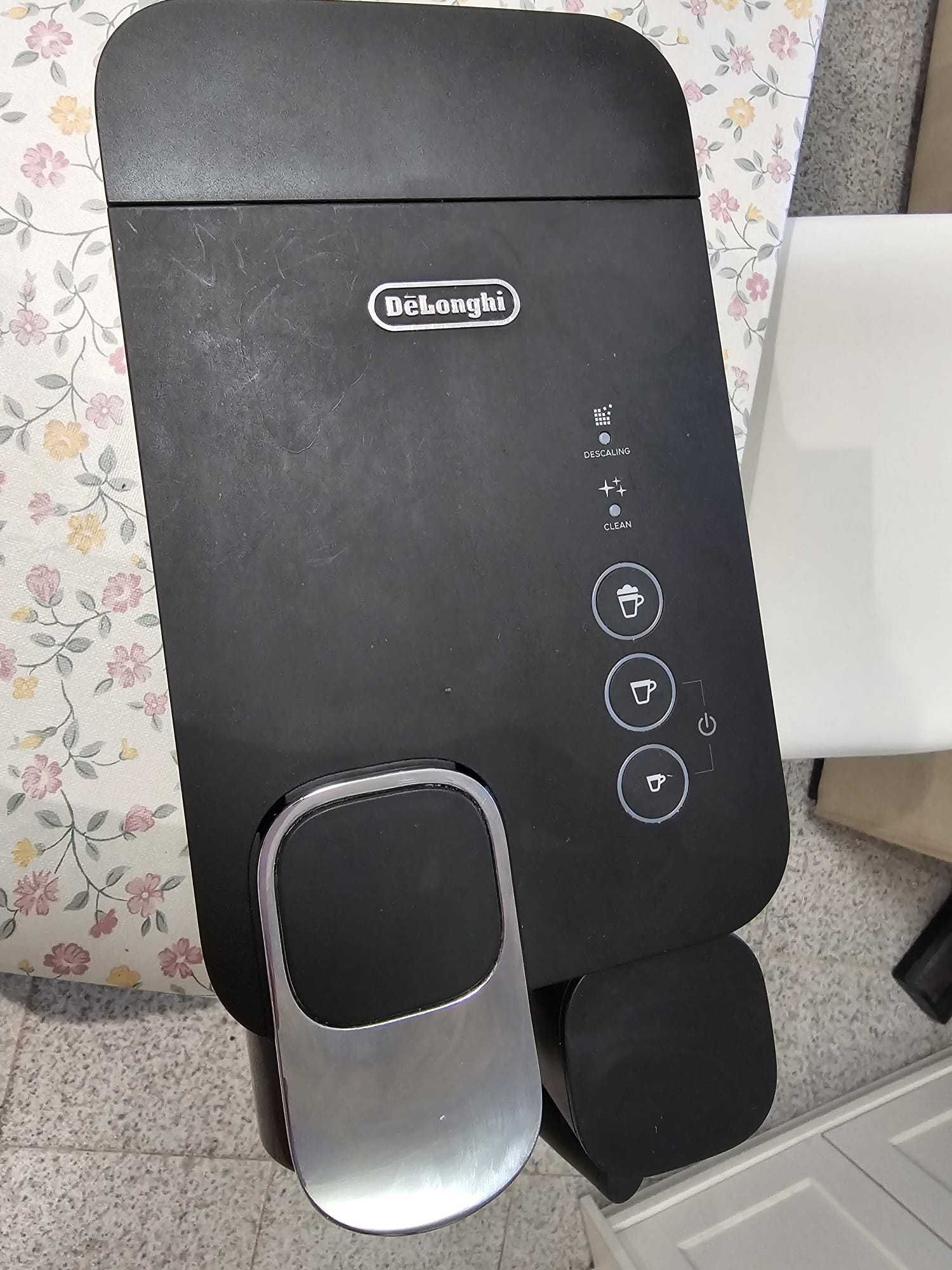 Máquina de Café DELONGHI Nespresso Lattissima One Evo EN510.B Preto