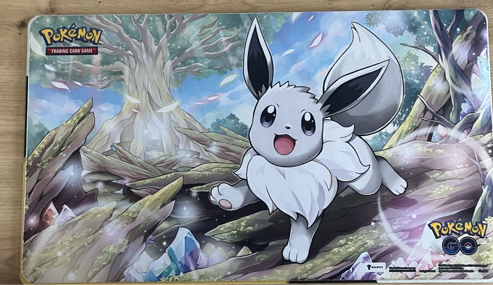 Mata Evee Pokemon Playmat