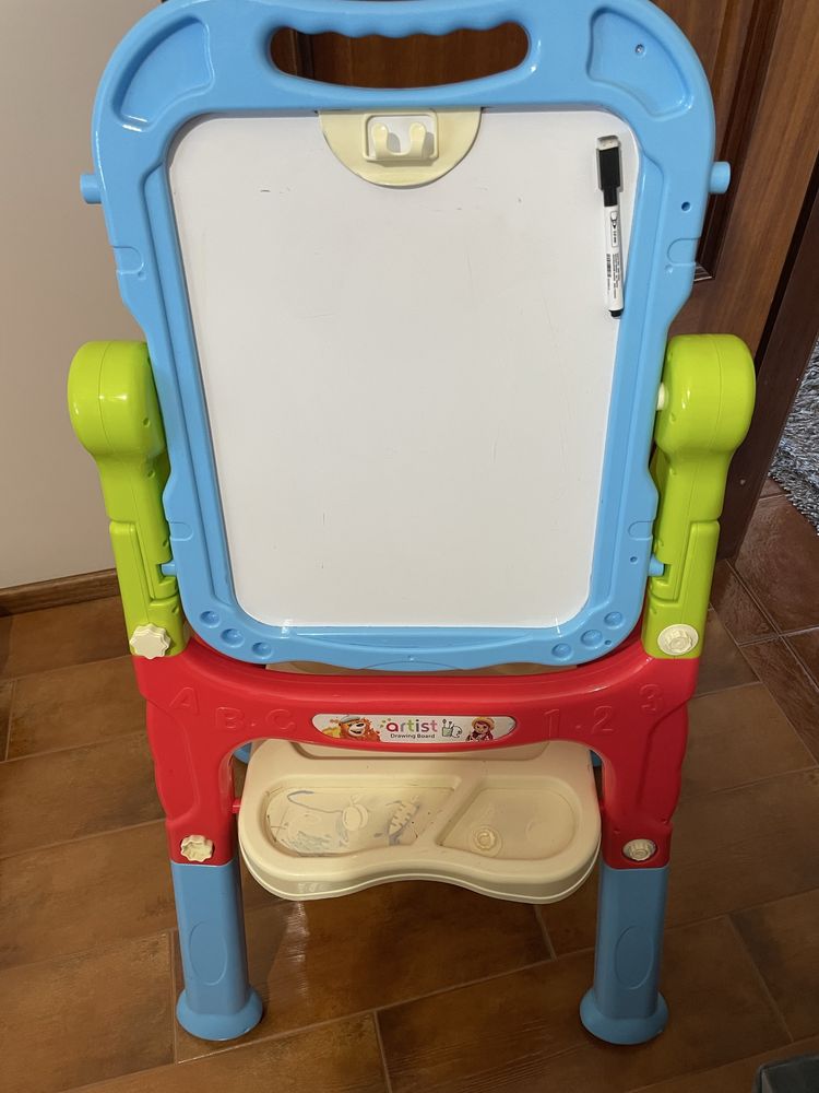 Quadro atividades infantil (caneta e giz)