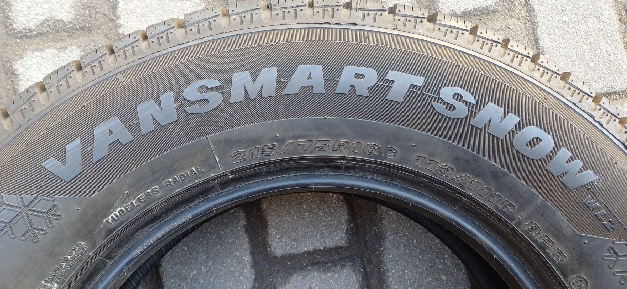 MAXXIS 215/75R16C , pojedyńcza wzmacniana opona zimowa.