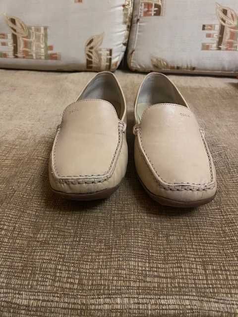 Продам шкіряні жіночі мокасини