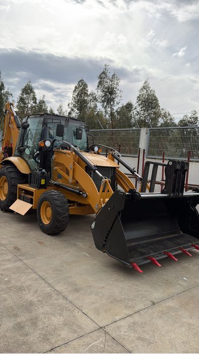 Retroescavadora nova