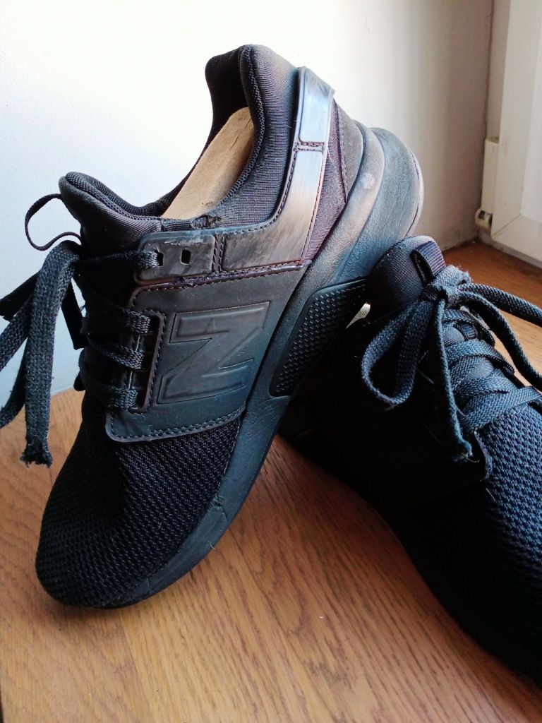 Adidasy czarne New Balance 247 MEN