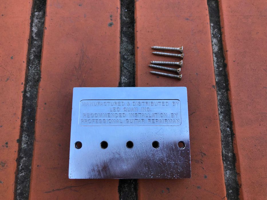 Leo Quan Badass II басовий бридж для Fender P/Jazz Bass