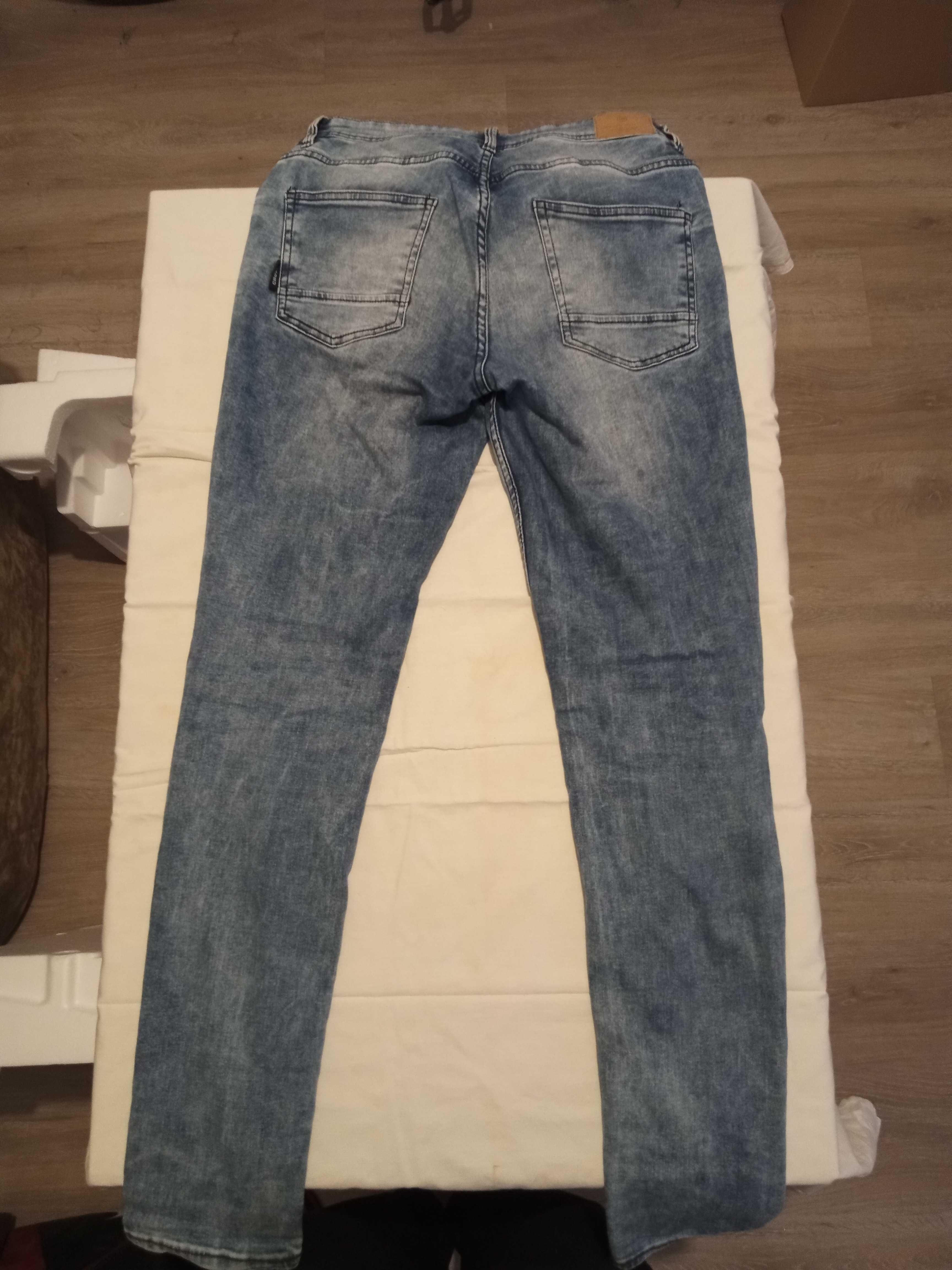 Spodnie jeansowe CROPP W28 L32 Slim Fit