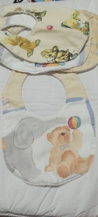 Conjunto de 4 Babetes em felpo