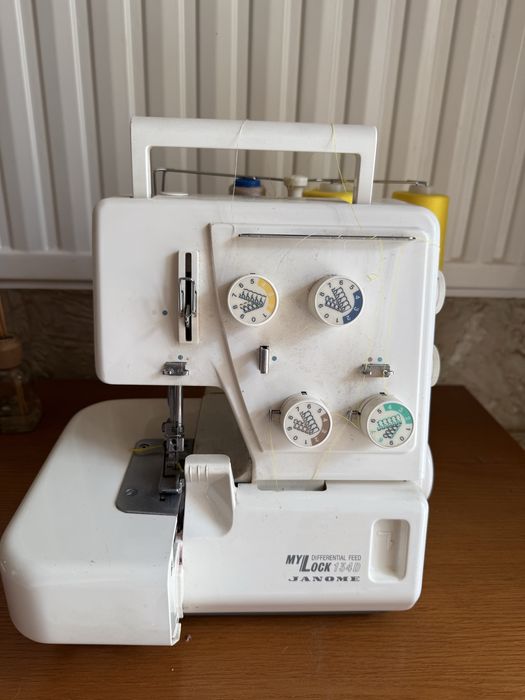 Оверлок Janome