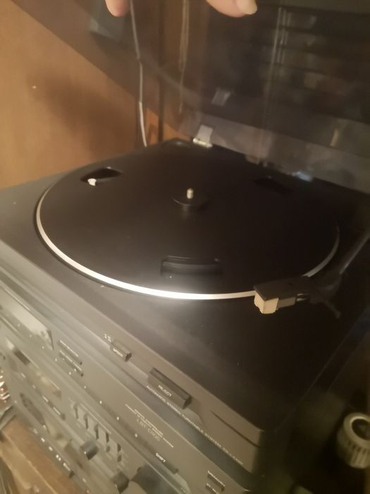 Magnitofon z gramofonem Rezerwacja