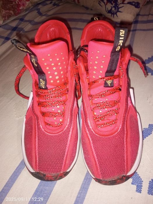 Оригінальні кросівки Nike Cosmic Unity 2 трошки б/у