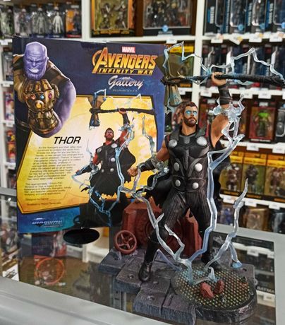 Estátua Marvel Avengers - Thor