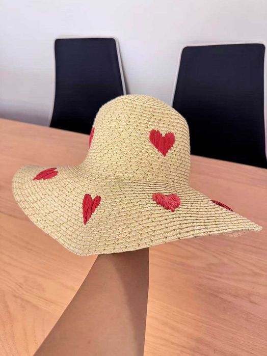 Chapéu de criança com corações